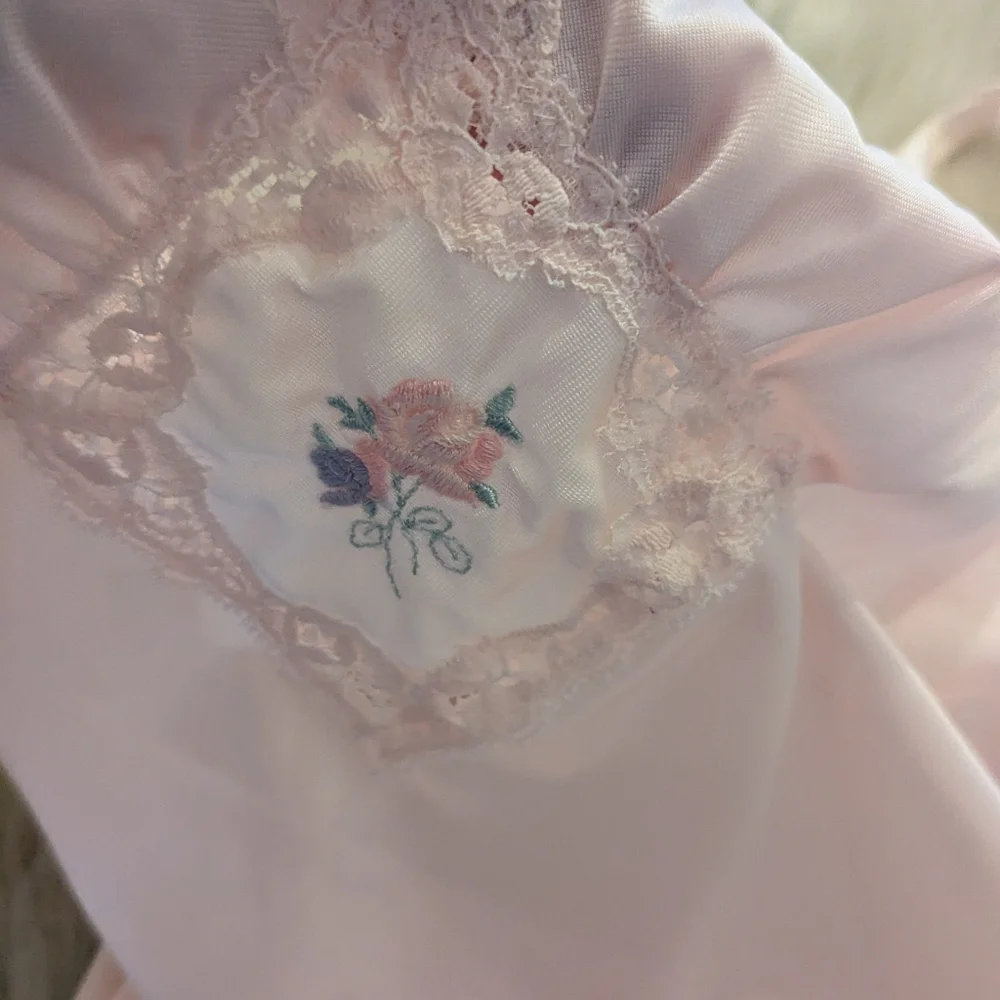 Vintage Lorrane pale pink camisole with lace trim size M - Picture 6 of 9